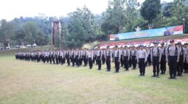 Ratusan siswa calon Bintara Polri berdiri dalam formasi upacara saat pembukaan pendidikan pembentukan di Sekolah Polisi Negara (SPN) Polda Banten