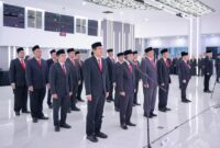 barisan pejabat struktural saat mengikuti prosesi Pelantikan dan Pengambilan Sumpah/Janji Jabatan di Aula Prona Kementerian ATR/BPN, Jakarta