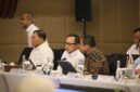 Wakil Menteri Dalam Negeri Bima Arya Sugiarto menyampaikan arahan saat Rapat Koordinasi Terbatas Program Koperasi Desa/Kelurahan Merah Putih (KDKMP) terkait Infrastruktur Pemerintah dan Offtaker Komoditas Desa di Kantor Kementerian Koordinator Bidang Pangan, Jakarta, Senin (20/7/2026).