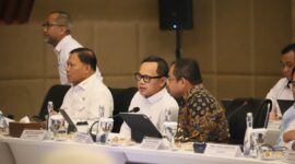 Wakil Menteri Dalam Negeri Bima Arya Sugiarto menyampaikan arahan saat Rapat Koordinasi Terbatas Program Koperasi Desa/Kelurahan Merah Putih (KDKMP) terkait Infrastruktur Pemerintah dan Offtaker Komoditas Desa di Kantor Kementerian Koordinator Bidang Pangan, Jakarta, Senin (20/7/2026).
