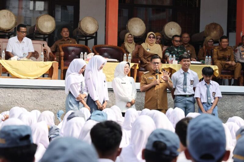 Gubernur berpesan agar para siswa fokus belajar, raih cita-cita tinggi.
