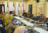 Sekretaris Daerah Provinsi Lampung Marindo Kurniawan bersama jajaran kepala perangkat daerah mengikuti sesi diskusi dan wawancara bersama Tim Penilai ASKOMPSI Digital Leadership Government Award (ADLGA) 2026 sebagai bagian dari verifikasi lapangan kepemimpinan digital Pemerintah Provinsi Lampung di Kantor Gubernur Lampung, Selasa (21/7/2026).