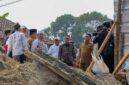 Gubernur Banten meninjau progres pembangunan Jembatan Piano di Desa Mekarsari, Kecamatan Carenang, Kabupaten Serang, Selasa (21/7/2026)