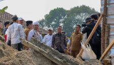 Gubernur Banten meninjau progres pembangunan Jembatan Piano di Desa Mekarsari, Kecamatan Carenang, Kabupaten Serang, Selasa (21/7/2026)