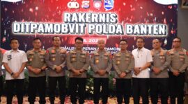 Kapolda Banten foto bersama Pejabat Utama Polda, narasumber, dan peserta usai membuka Rapat Kerja Teknis (Rakernis) Ditpamobvit Polda Banten Tahun Anggaran 2026 di Hotel Aston Serang  