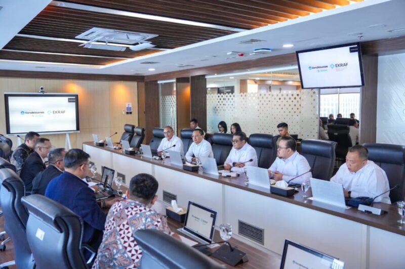enteri Ekonomi Kreatif bersama Menteri Pendidikan Tinggi, Sains, dan Teknologi memimpin audiensi di Kantor Kemendiktisaintek, Jakarta  