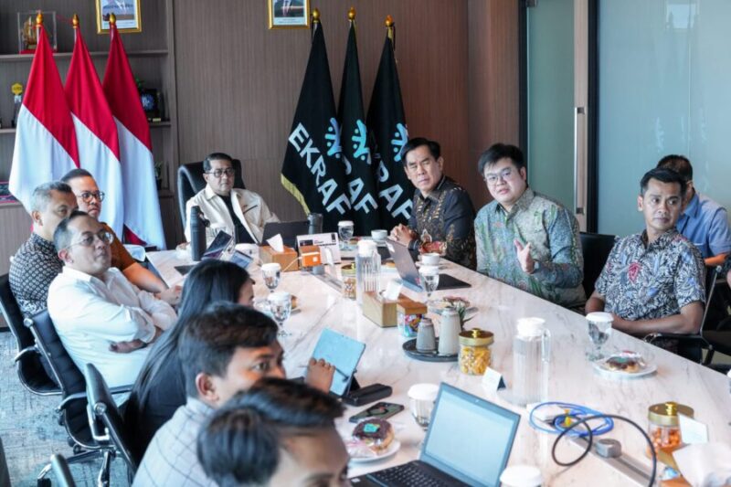 Menteri Ekonomi Kreatif/Kepala Bekraf memimpin audiensi bersama jajaran PT Indobox Cinematic Buana di Kantor Kementerian Ekraf, Jakarta  