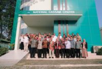 Gubernur Lampung bersama Menteri PPN/Kepala Bappenas, Rektor Universitas Lampung, serta para pemangku kepentingan berfoto bersama usai peluncuran National Cassava Center di Universitas Lampung, Jumat (24/7/2026)