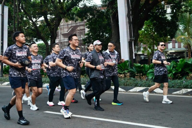 Menteri Ekonomi Kreatif/Kepala Badan Ekonomi Kreatif (Ekraf), Teuku Riefky Harsya, menghadiri peluncuran Garuda Finishers  di Gelora Bung Karno (GBK), Jakarta, Minggu (26/7/2026)