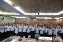 Wali Kota Bekasi foto bersama seluruh peserta sosialisasi penguatan disiplin ASN di Aula Nonon Sonthanie BKPSDM Kota Bekasi
