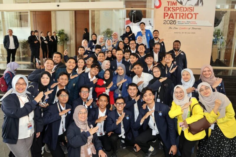 Peserta Tim Ekspedisi Patriot (TEP) 2026 berfoto bersama usai mengikuti pelepasan di Jakarta