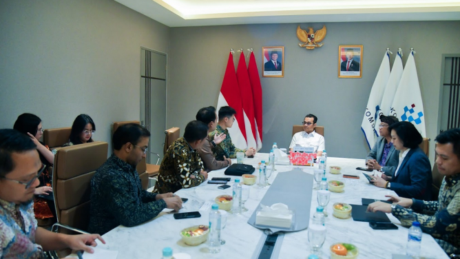 Wakil Menteri Komdigi Nezar Patria saat menerima audiensi Kaspersky di Kantor Kementerian Komunikasi dan Digital, Jakarta Pusat, Selasa (30/6/2026). (Jennus)