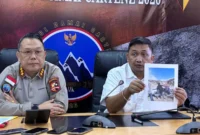 Kepala Satuan Tugas Penegakan Hukum Operasi Damai Cartenz-2026, Kombes Pol. I Gusti Gde Era Adhinata, memberikan keterangan di Timika, Rabu (8/7/2026), (Jennus)