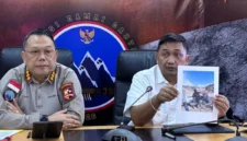 Kepala Satuan Tugas Penegakan Hukum Operasi Damai Cartenz-2026, Kombes Pol. I Gusti Gde Era Adhinata, memberikan keterangan di Timika, Rabu (8/7/2026), (Jennus)