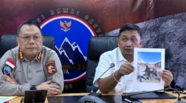 Kepala Satuan Tugas Penegakan Hukum Operasi Damai Cartenz-2026, Kombes Pol. I Gusti Gde Era Adhinata, memberikan keterangan di Timika, Rabu (8/7/2026), (Jennus)