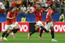 Para pemain Timnas Mesir berselebrasi setelah menundukkan Australia melalui adu tendangan penalti 4-2 pada laga 32 besar di Stadion AT&T, Arlington, Amerika Serikat, Jumat (3/7/2026) waktu setempat. (X FIFAcom)