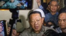 Eks Jampidsus Febrie Adriansyah saat dibawa petugas ke KPK. (Jennus)