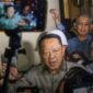 Eks Jampidsus Febrie Adriansyah saat dibawa petugas ke KPK. (Jennus)