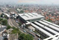 PT Kereta Api Indonesia (Persero) Daerah Operasi 1 Jakarta menambah pemberhentian 13 perjalanan kereta api di Stasiun Jatinegara sebagai alternatif bagi calon penumpang. (Jennus)