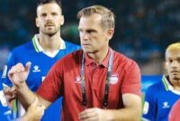 Pelatih Persib Bandung Igor Tolic memberikan arahan kepada para pemain. (Jennus)