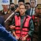 Arsip foto: Nadiem Makarim langsung diborgol dan dikenakan rompi tanpa menunggu proses pembuktian saat ditahan Kejagung. (Jennus)