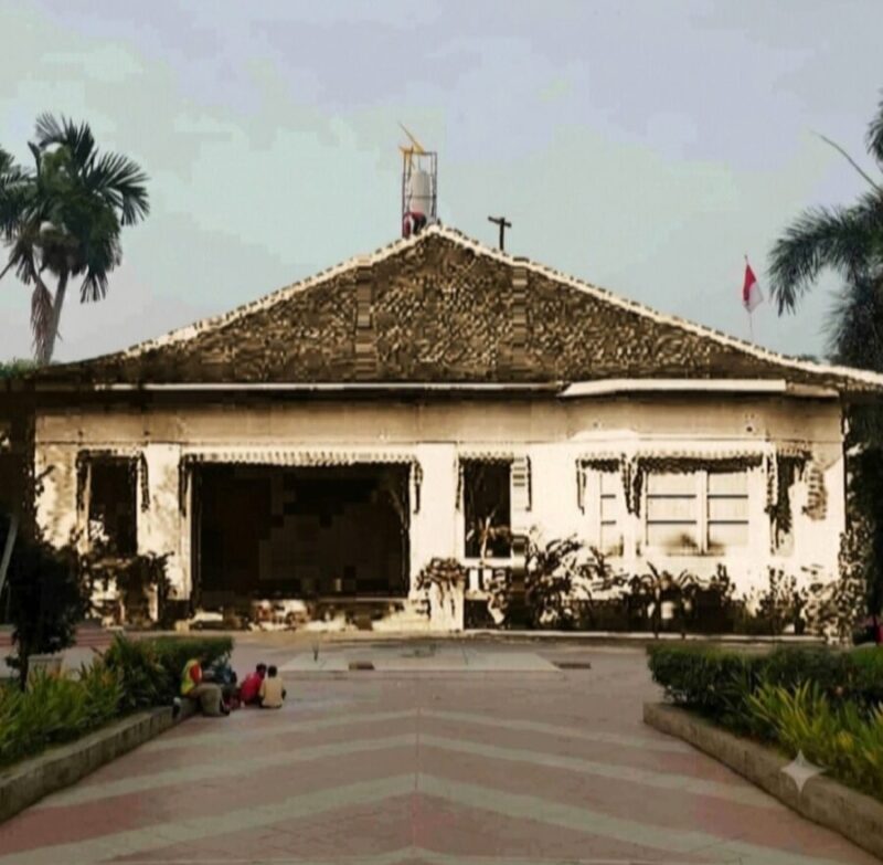 Rumah tempat Bung Karno dan Bung Hatta membacakan teks p RT oklamasi di Jl Pegangsaan Timur 56 telah dirobohkan pada masa Orde Lama, kini akan didirikan lagi di tempat sama yang belakangan telah dijadikan pelataran Tugu Petir. (Ihade(