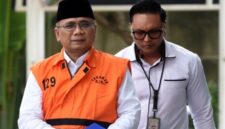 Yaqut Cholil Quomas menunggu saatnya masuk ruang sidang. (Jennus)