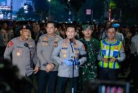 Kabid Humas Polda Metro Jaya Kombes Pol Budi Hermanto bersama jajaran menyampaikan keterangan usai penyampaian aspirasi mahasiswa di Jakarta, Selasa (18/8/2026). (Humas Polda Metro Jaya)