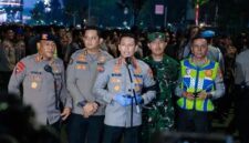 Kabid Humas Polda Metro Jaya Kombes Pol Budi Hermanto bersama jajaran menyampaikan keterangan usai penyampaian aspirasi mahasiswa di Jakarta, Selasa (18/8/2026). (Humas Polda Metro Jaya)