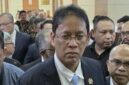 Menteri Perekonomian Purbaya Yudhi menghadapi pertanyaan wartawan di halaman gedung DPR RI Senayan, Jakarta, Kamis (27/8/2026). (Jennus)