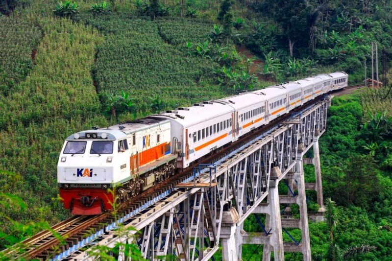 Ilustrasi - Kereta api PT KAI. (Jennus/Dok)