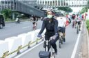 Kesibukan di salah satu ruas jalur sepeda di Jakarta Utara. (Jennus)