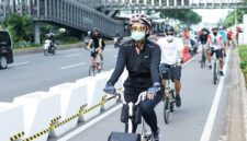 Kesibukan di salah satu ruas jalur sepeda di Jakarta Utara. (Jennus)