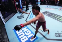 Petarung Indonesia Bilal Hasan saat menghentikan petarung India, Mridul Saikia, melalui TKO hanya dalam 45 detik di Dana White's Contender Series (DWCS) di Las Vegas, Amerika Serikat, Selasa (11/8). (Jennus/UFC)