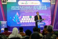 Foto pembukaan 4 konferensi internasional oleh Rektor UMY