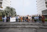 Foto bersama Pimpinan UMY dengan Tim PENA UMY yang akan menyalurkan bantuan dari UMY kepada warga terdampak bencana gempa bumi di NTT