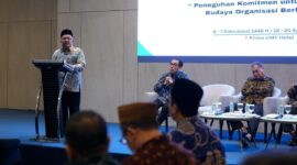 Foto Sekretaris BPH (Badan Pembina Harian) UMY, H. Arba Riksawan Qomaru, S.E., saat menyampaikan sambutan dalam kegiatan Baitul Arqam dosen tetap UMY
