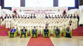 Foto bersama mahasiswa Profesi Ners UMY yang baru saja diambil sumpahnya bersama pimpinan UMY, FKIK UMY, Majelis Diktilitbang PP Muhammadiyah, dan PPNI
