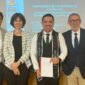 Dosen Fakultas Hukum UMY, Yordan Gunawan (dua dari kanan foto) setelah melakukan sidang doktoralnya di Universitat Pompeu Fabra, Spanyol