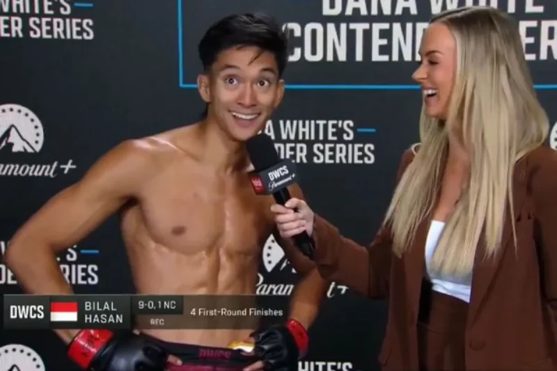 Petarung MMA Indonesia, Bilal Hasan, resmi mendapatkan kontrak dari Ultimate Fighting Championship (UFC) setelah menjungkalkan petarung asal India, Mridul Saikia, dalam ajang yang berlangsung di Meta Apex, Las Vegas, Amerika Serikat, Rabu (12/8/2026). (Jennus)