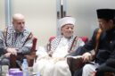 Menteri Agama Nasaruddin Umar, bertemu Imam Masjid Al-Aqsa, Syekh Muhammad Hussein, serta Penasihat Presiden Otoritas Palestina, Mahmoud Al-Habbash, di Jakarta, Jumat (25/9/2026). (Humas Kemenag)