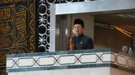 Menteri Agama Nasaruddin Umar saat menjadi khatib shalat Jumat di Masjidil Istiqlal dalam rangkaian Konferensi Imam Besar Dunia di Jakarta, Jumat (25/9/2026). (Humas Kemenag)
