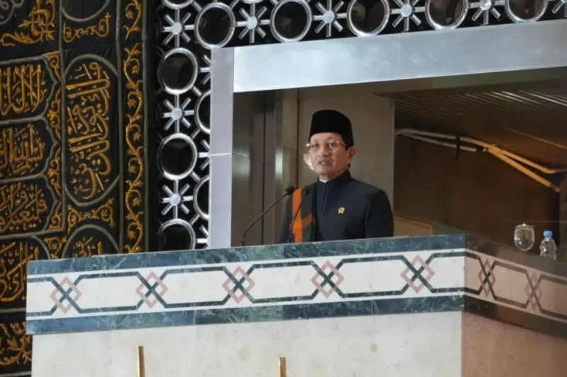 Menteri Agama Nasaruddin Umar saat menjadi khatib shalat Jumat di Masjidil Istiqlal dalam rangkaian Konferensi Imam Besar Dunia di Jakarta, Jumat (25/9/2026). (Humas Kemenag)