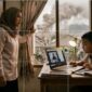 Aktivitas pembelajaran jarak jauh melalui laptop di rumah penduduk di daerah Lebak. (Jennus/Ihade)