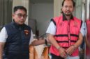 Produser eksekutif film Sang Pengadil, Agung Winarno, dalam kawalan petugas Kejagung
(Jennus)