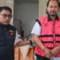 Produser eksekutif film Sang Pengadil, Agung Winarno, dalam kawalan petugas Kejagung
(Jennus)