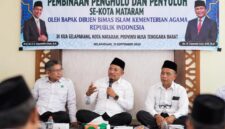 Dirjen Bimas Kemenag Abu Rokhmad mberi wejangan dalam sesi acara Pembinaan Penghulu dan Penyuluh se-Kota Mataram, Nusa Tenggara Barat, Senin (21/9/2026). (Kemenag)