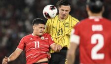 Skor 0-0 diraih Indonesia dalam situasi sulit setelah bermain dengan 10 pemain selama lebih dari separuh pertandingan lawan Malaysia. (Jennus)