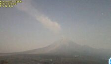 Gunung Semeru mengalami erupsi enam kali dalam 3 Jam, kolom abu mencapai 900 meter, Senin (29/9/2026). (PPG)