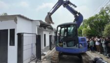 Sepuluh bangunan yang disebut sebagai fasilitas 